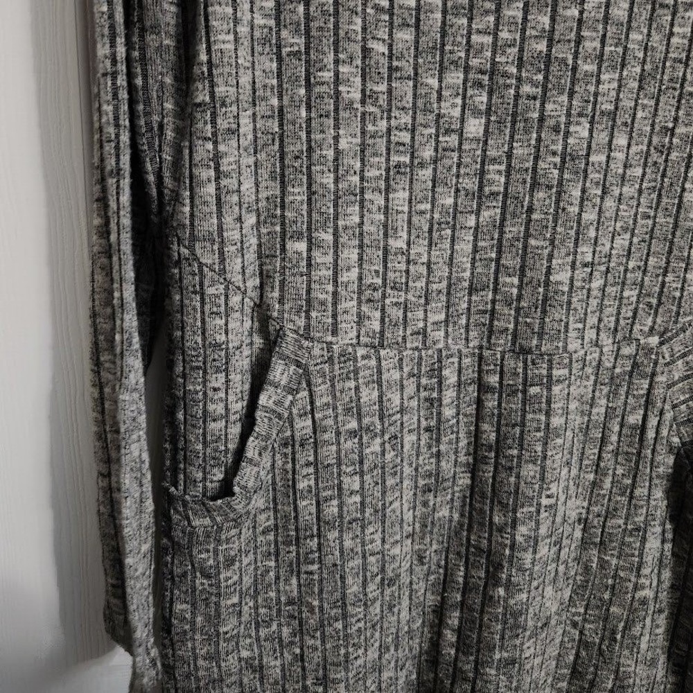 Everly Grey Ribbed Knit Long Sleeve Mini T-Shirt Dress with Pockets Small F76 - Picture 5 of 7
